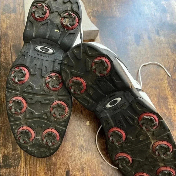 Oakley mens golf shoes. Size: 10. Style: 14010-100 main image 2